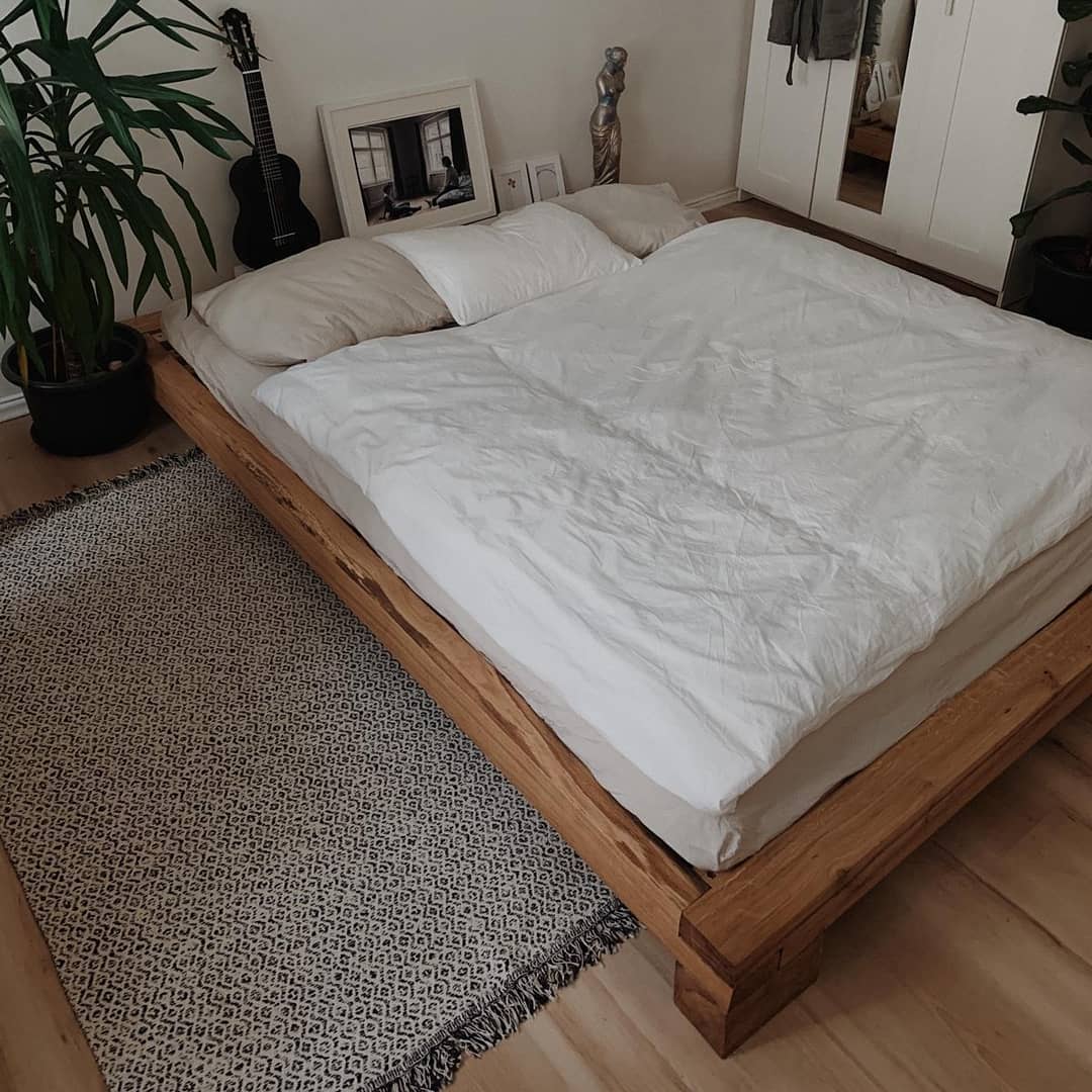 dubová postel