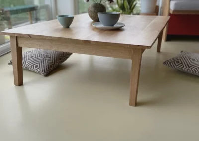 Nízký stolek v japonském stylu