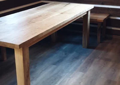 stůl a lavice z masivu